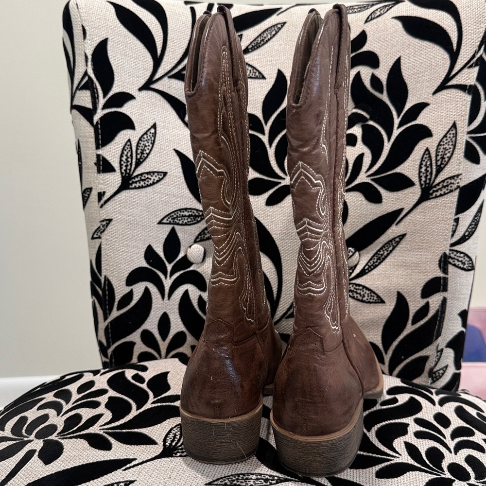 Matisse Brown Heeled Boots - Picture 3 of 4